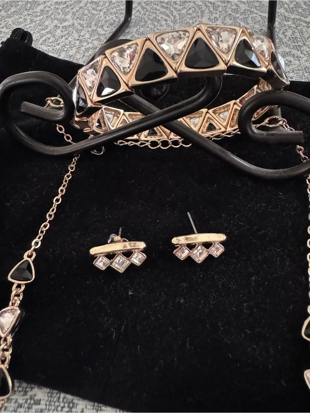 Elegant Black Triangle Lariat Necklace Bracelet Earrings Set